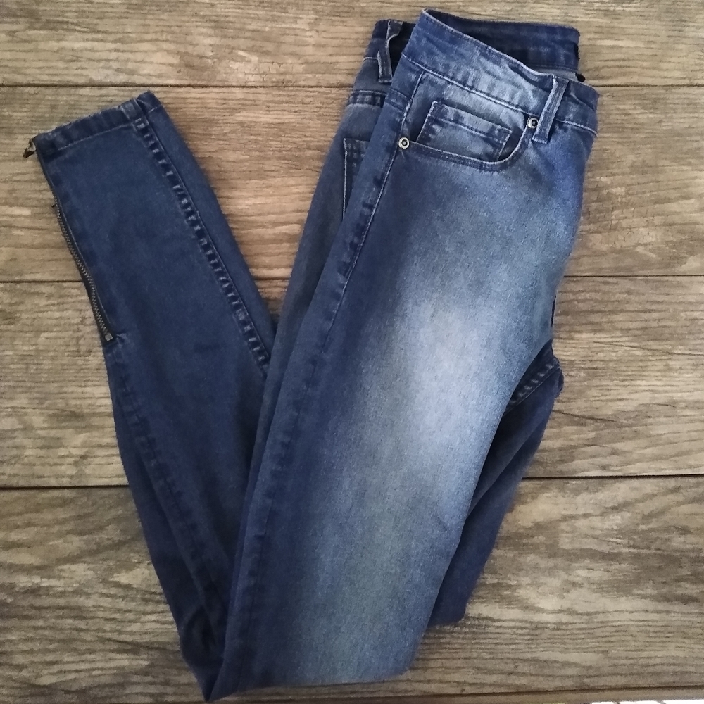 🦋SALE 2/$12🦋♥️NEW Forever 21 Jeans